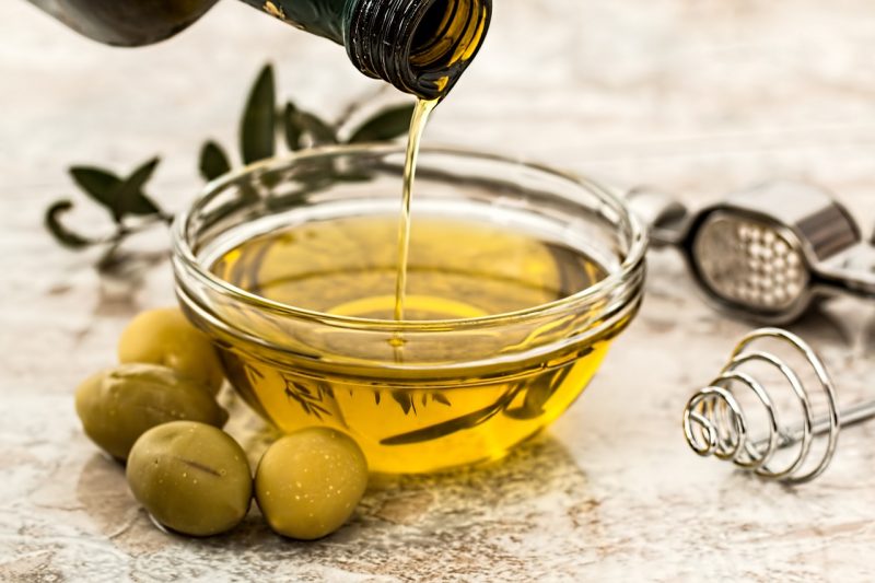 10 Science-Backed Health Benefits of Olive Oil