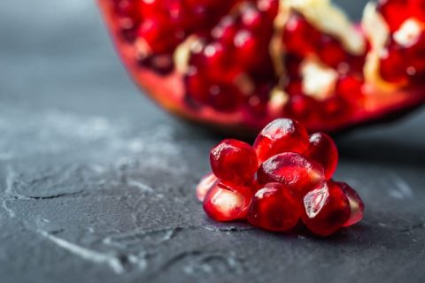 10 Science-Backed Health Benefits of Pomegranates: The Perfect Christmas Appetizer